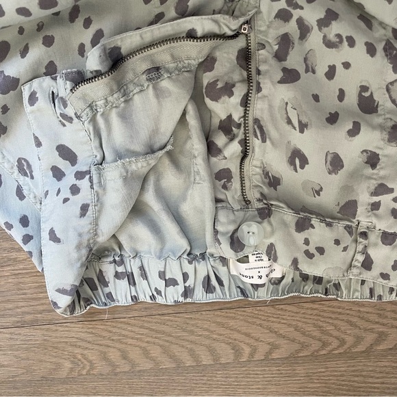 Anthropologie Cloth & Stone Green Animal Print Frayed Straight Leg Pants Size M - Picture 7 of 11